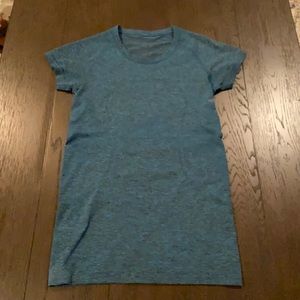 Lululemon short sleeve top size 6